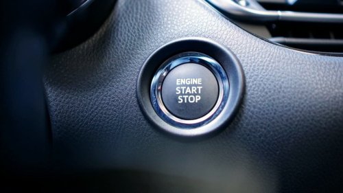 Ini yang Terjadi Jika Tombol Start Mobil Ditekan Saat Jalan