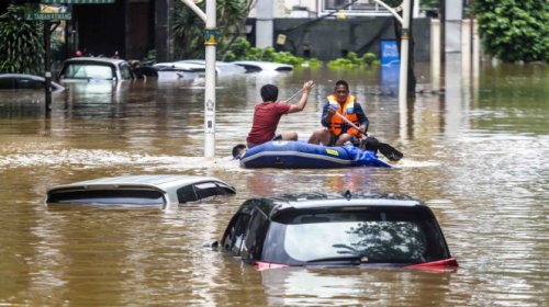 Cara Cek Mesin Mobil Kebanjiran agar Aman Klaim Asuransi