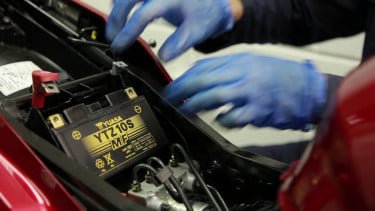 Amankah Ganti Aki Motor dengan Daya Lebih Besar?