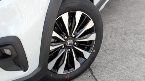 Waspada! Tekanan Angin Ban Mobil Terlalu Keras Bisa Picu Risiko Berbahaya