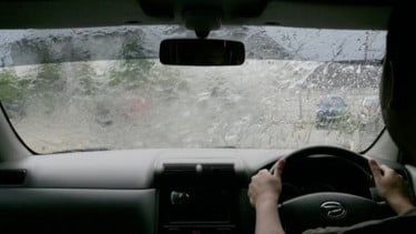 Musim Hujan Tiba! Ini Komponen Mobil yang Wajib Dicek Agar Tetap Aman di Jalan