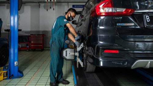 Genangan Air Saat Hujan Bisa Menjebak, Kaki-Kaki Mobil Jadi Tumbal