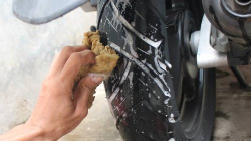 Banyak yang Belum Tahu, Umur Ban Motor Ternyata Ada Batasnya