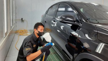 Awas! Air Hujan Bisa Rusak Cat Mobil, Begini Solusi Perawatannya