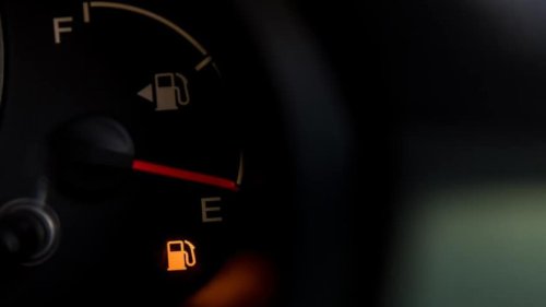 Bisa Berakibat Fatal Jika Membiasakan Mobil Nyaris Kehabisan Bensin