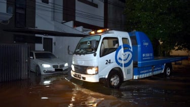 Cara Cek Mesin Mobil Kebanjiran agar Aman Klaim Asuransi