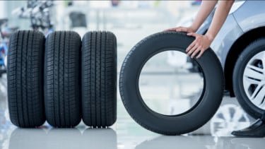 Tak Terduga! 5 Tempat Paling Unik Produsen Menyimpan Ban Mobil