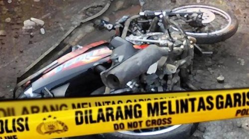 Jangan Asal Angkat! Begini Cara Mengangkat Sepeda Motor Sendiri Pasca Terjatuh