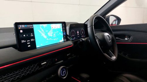 Ada Mobil Sedan Premium Hadir dengan Fitur Baru