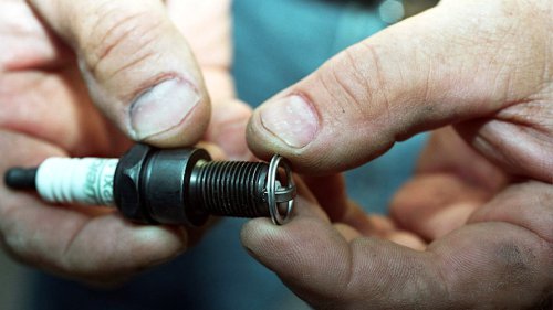 Apakah Busi Mobil Lama Masih Bisa Digunakan Setelah Dibersihkan? Ini Jawabannya