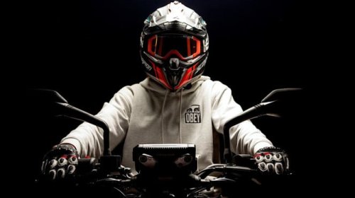 Daftar Sinyal Pengendara Motor yang Wajib Diketahui Saat Berkendara Berkelompok