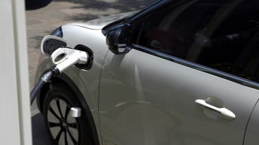 Terpopuler: Bandingkan Jarak Tempuh EV, Shell Super Hilang, dan Diskon Pajak