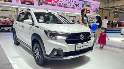 Terpopuler: Harga SUV Tiga Baris, Innova Zenix Facelift dan Aerox Baru
