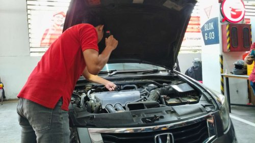 Trik 30 Detik Mengecek Mobil Bekas Ala Profesional