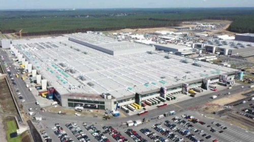 Tesla Masuk Daftar Target Serangan Iran