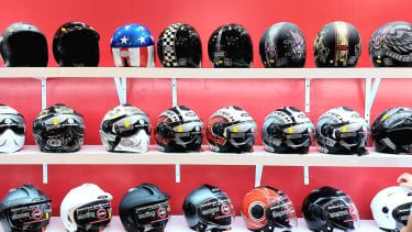 5 Helm Motor Terbaik 2025 untuk Pengendara Baru: Nyaman, Aman, dan Gaya!