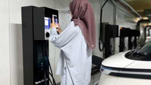 Banyak yang Tertarik, Tapi Tak Jadi Beli! Ini Masalah Besar Mobil Listrik di Indonesia