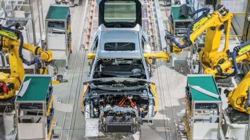 Terpopuler: Industri Otomotif Dihantam Badai, Motor Langka Menghilang, dan Nasib VW ID Buzz