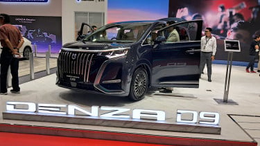 Spesifikasi dan Harga Denza D9 yang Jadi Mobil Listrik Paling Laku di RI