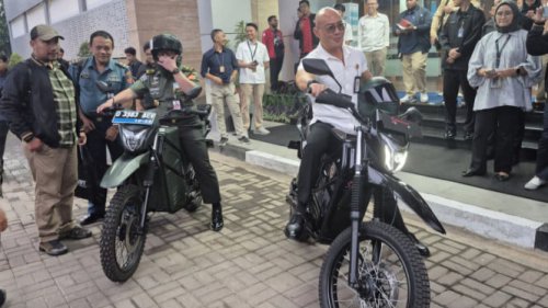 Apa Istimewanya Mobil Termahal yang Dimiliki Deddy Corbuzier Staf Khusus Kemenhan