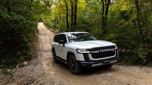 Toyota Land Cruiser Hybrid Meluncur Siap Menggoda Pengusaha dan Jenderal TNI