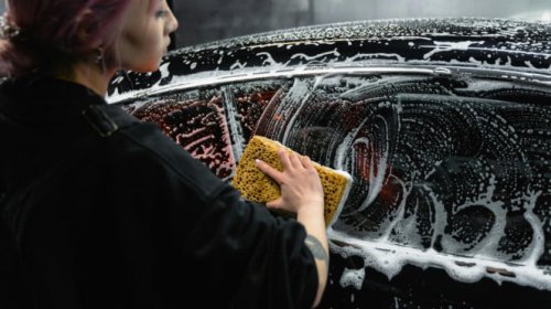 Cara Mudah Bersihkan Getah Pohon dari Bodi Mobil