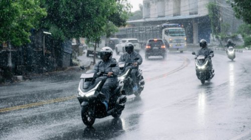 Viral Dedi Mulyadi Dibonceng Pakai Moge Tanpa Helm, Bisa Kena Denda Segini