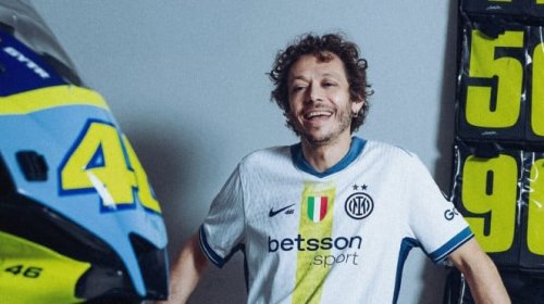 Valentino Rossi, Helm Legendaris Valentino Rossi Dilelang, Harganya Bikin Kaget!