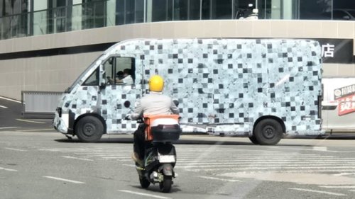 BYD, Kendaraan Niaga Listrik BYD Tertangkap Kamera Sedang Uji Jalan, Berukuran Raksasa