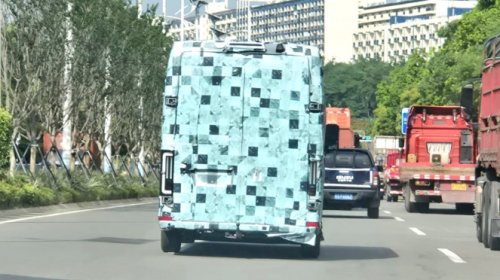 BYD, Kendaraan Niaga Listrik BYD Tertangkap Kamera Sedang Uji Jalan, Berukuran Raksasa