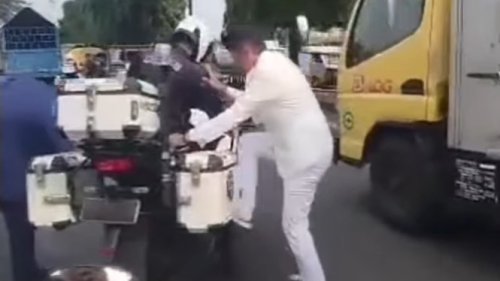 Dedi Mulyadi Kena Semprot Netizen Gara-gara Naik Motor Patwal Gak Pakai Helm