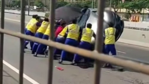 Kecelakaan Ferrari Purosangue Terguling dari Truk Towing Bisa Ditanggung Asuransi?