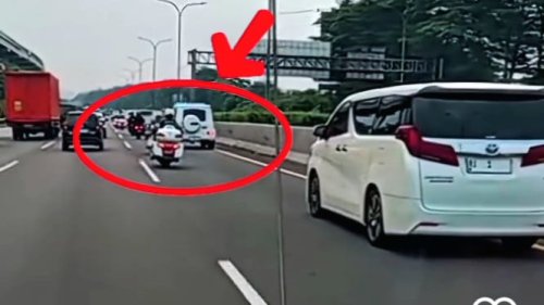 Momen Iring-iringan Presiden Prabowo Kasih Jalan Mobil Damkar