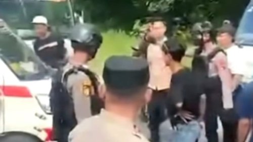 Viral Aksi Anarkis Pendemo Aturan Truk ODOL, Serang Ambulans hingga Rusak