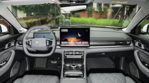 Harganya Rp200 Jutaan Mobil Hybrid Geely yang Bisa Jalan 2.100 KM Meluncur