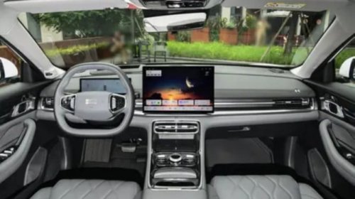 Harganya Rp200 Jutaan Mobil Hybrid Geely yang Bisa Jalan 2.100 KM Meluncur