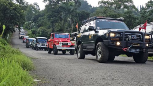 Tua-Tua Keladi! Mobil Klasik Land Cruiser Ini Bikin Pangling di Kontes Restorasi