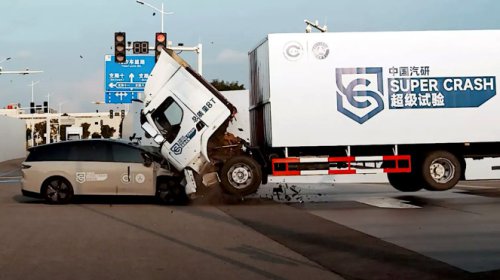 Terpopuler: Uji Tabrak Mobil Listrik vs Truk, Pemeriksaan Gratis Mitsubishi L300