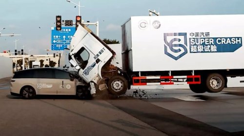 Mitsubishi, Terpopuler: Uji Tabrak Mobil Listrik vs Truk, Pemeriksaan Gratis Mitsubishi L300