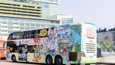 Bus Transjakarta Dipenuhi Karya Kreator Lokal