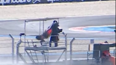 Insiden Nyaris Mengenai Kameramen di Sirkuit Balaton Park, Keamanan MotoGP Dipertanyakan