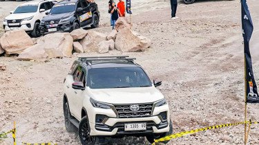 Puluhan Toyota Fortuner Uji Kemampuan di Bukit Aslan