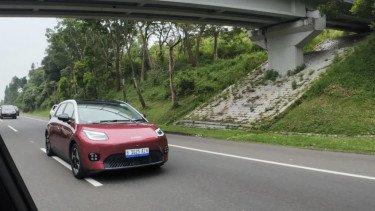 Membelah Perjalanan Panjang Jakarta–Bandung dengan AION UT, Begini Pengalamannya