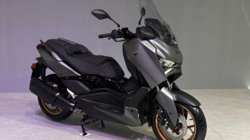 Selisih Rp2 Juta, Mending Yamaha Xmax Baru atau Honda Forza Bekas?