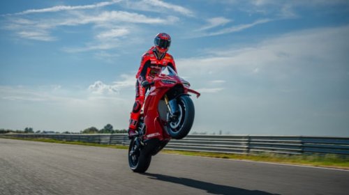 Test Drive, Suzuki , Suzuki Fronx, Ducati, Terpopuler: Test Drive Suzuki Fronx, SPBU Jual Shell Super dan Motor Baru Ducati