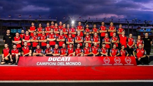 Ducati, MotoGP, Ducati Bantah Tukar Kursi Francesco Bagnaia dan Fabio di Giannantonio di MotoGP 2026