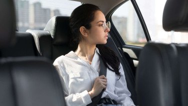 Bisa Jadi Momen Healing, Ini 5 Tips Tenang Naik Taksi