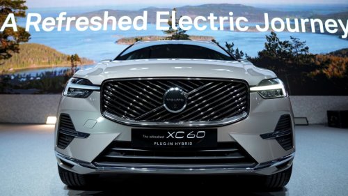 Volvo, Volvo XC60, Tenaga Ganas, Bensin Cuma 1 Liter per 100 Km! Ini Dia Volvo XC60 PHEV Terbaru