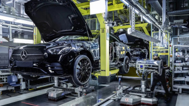 Ditawari Pensiun Dini, Karyawan Mercedes-Benz Dapat Uang Hampir Rp10 Miliar