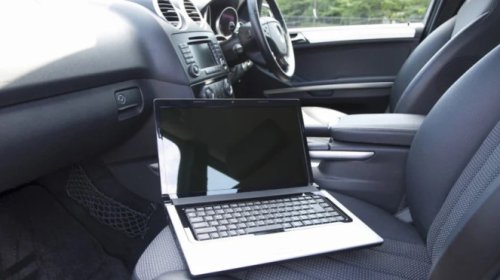 Berbahaya! Jangan Tinggalkan Laptop di Mobil: Berisiko Serius